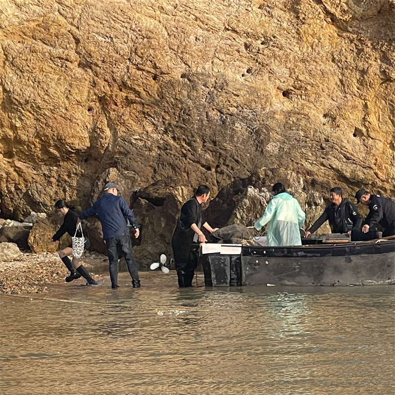 嶗山：游客被困礁石，緊急救援