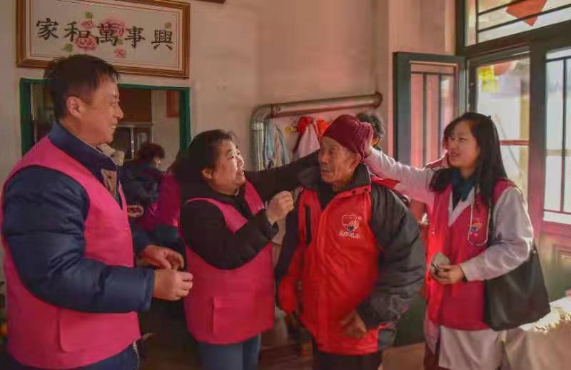 12.5國際志愿者日|市北區(qū)志愿服務(wù)團隊持續(xù)推進(jìn)“暖冬行動”，溫暖孤寡老人