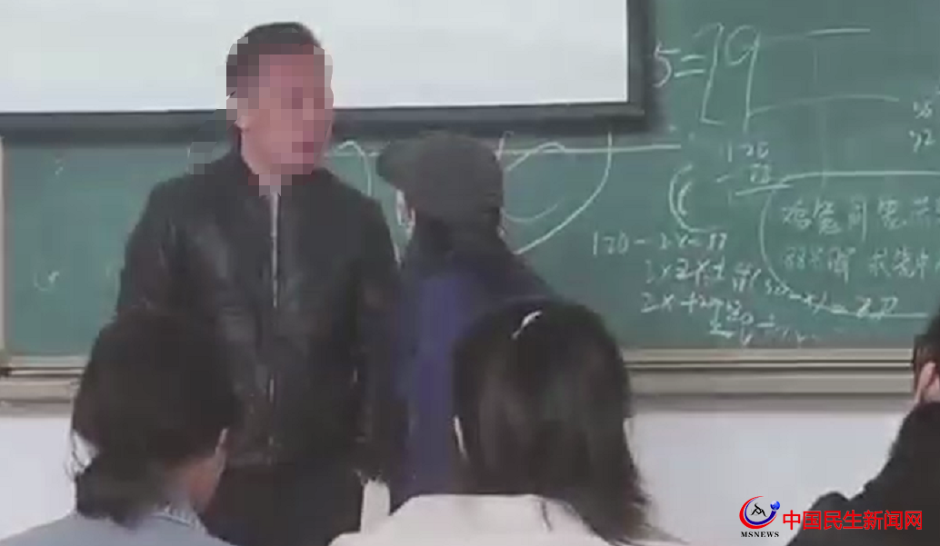 網(wǎng)傳山東一高校輔導(dǎo)員在教室內(nèi)毆打女生，校方：正在核查中