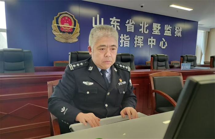 青島故事丨“你不醒，我不敢老！你在，家就在！”青島民警王海亮19年守護(hù)“植物人”妻子，讓人看到愛(ài)的模樣
